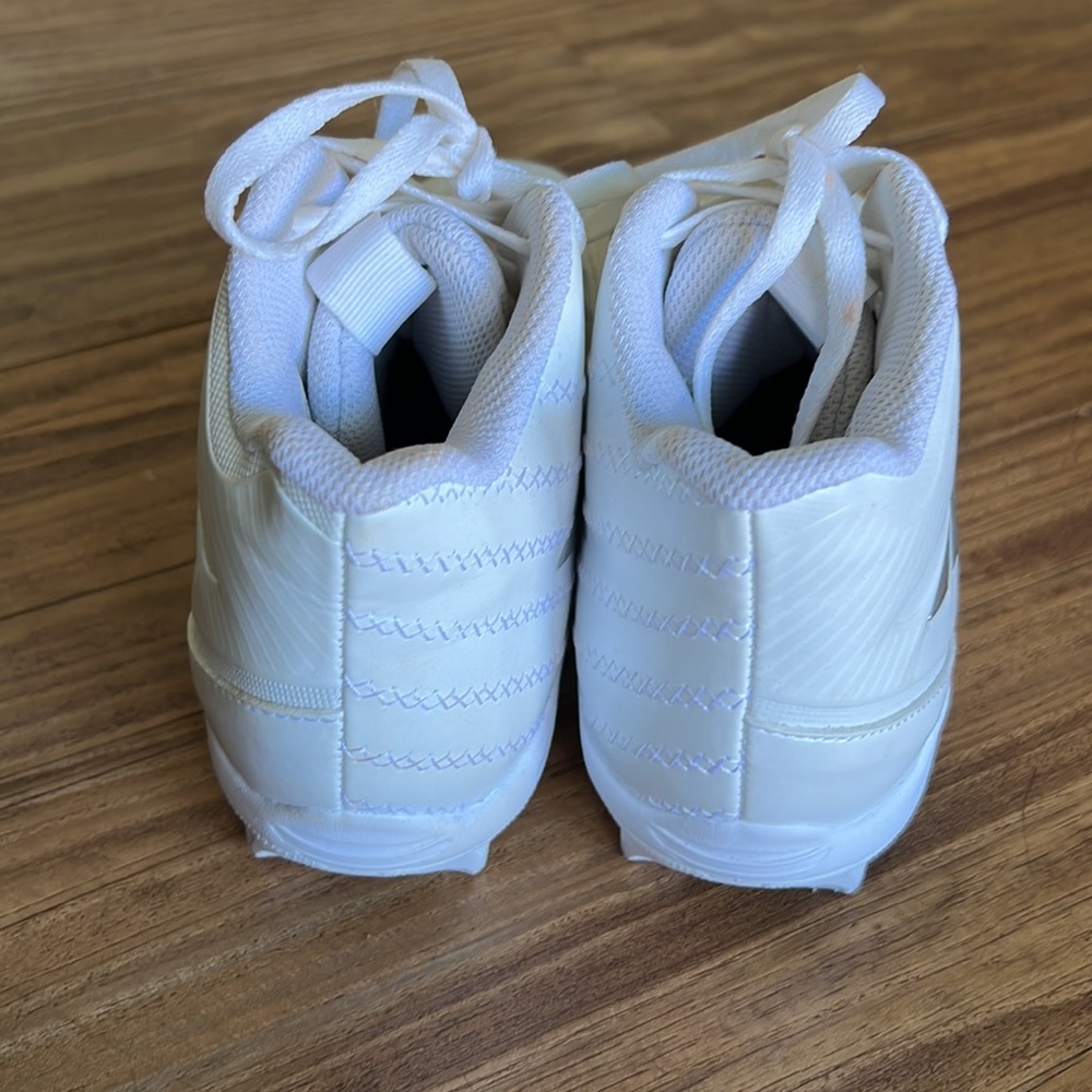 NWOT White Adidas Baseball or Football Cleats Youth size 4.5 - Picture 2 of 7